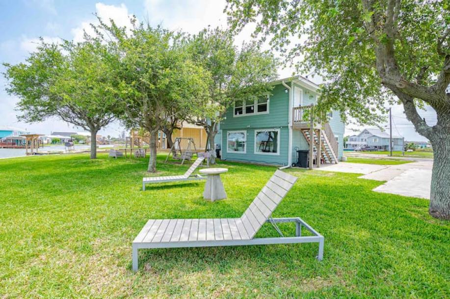 Entire home in Rockport, Texas 8 guests4 bedrooms6 beds2 baths-17