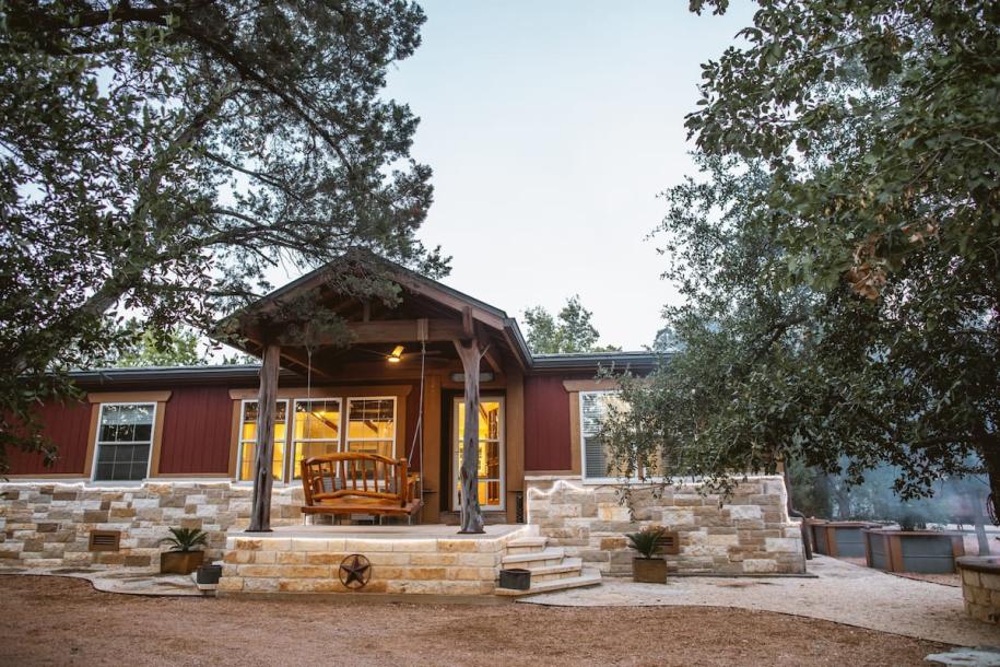 Entire home in Wimberley, Texas 8 guests4 bedrooms4 beds3 baths-0