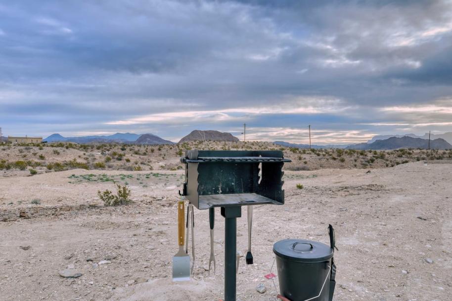 Entire cabin in Terlingua, Texas 4 guests1 bedroom2 beds1 bath-2