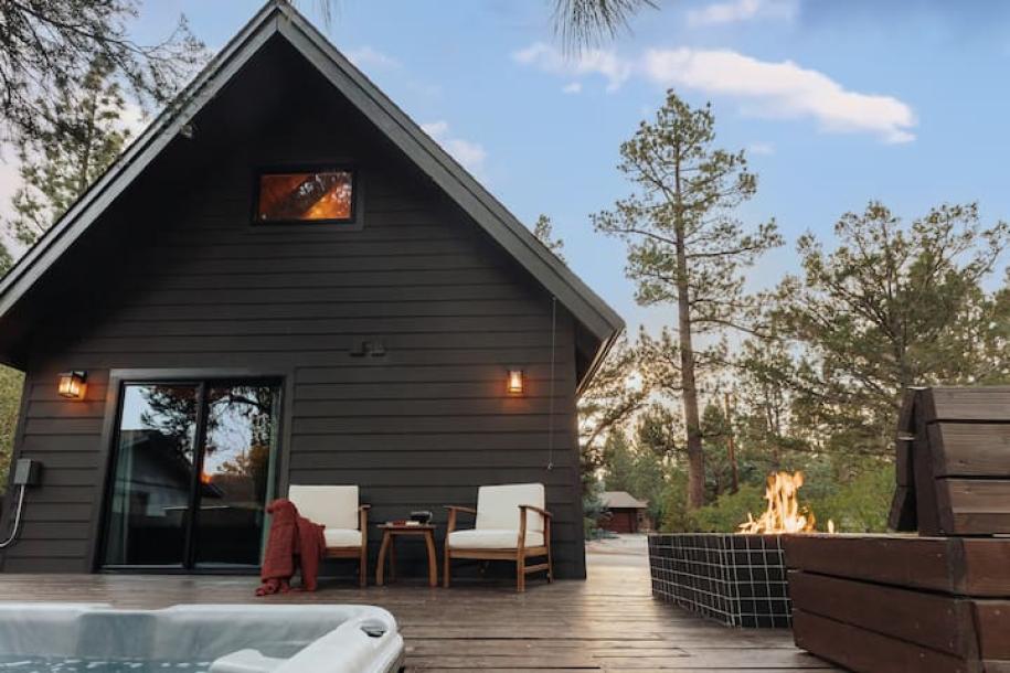 Entire cabin in Big Bear, California 4 guests2 bedrooms2 beds1 bath-10