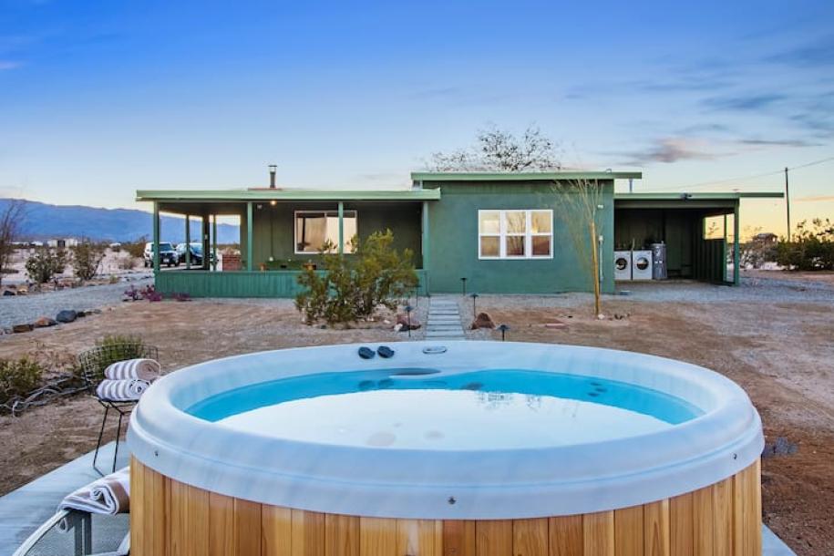 Entire home in Twentynine Palms, California 4 guests2 bedrooms2 beds2 baths-0