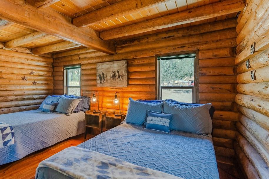 Entire cabin in Squaw Valley, California 8 guests3 bedrooms4 beds2 baths-6