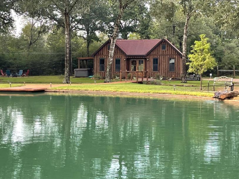 Entire cabin in Weimar, Texas 4 guests1 bedroom2 beds1 bath-17