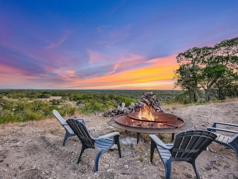 Entire cabin in Wimberley, Texas 6 guests3 bedrooms3 beds2.5 baths-10