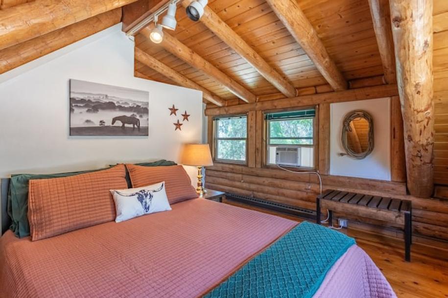 Entire cabin in Squaw Valley, California 8 guests3 bedrooms4 beds2 baths-3