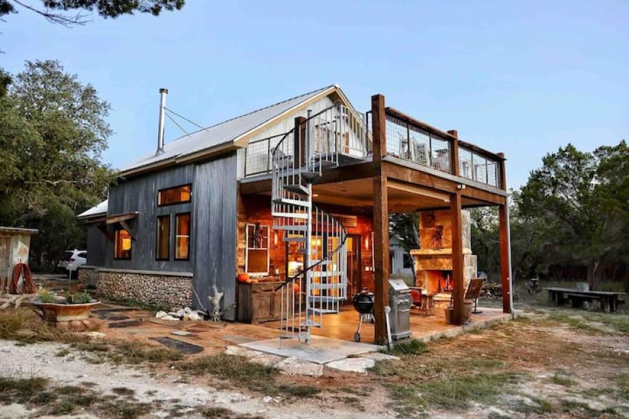 Entire cabin in Wimberley, Texas 4 guests2 bedrooms2 beds1 bath-18