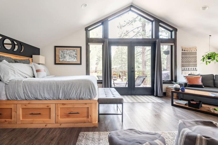 Entire guesthouse in South Lake Tahoe, California 2 guestsStudio1 bed1 bath-5