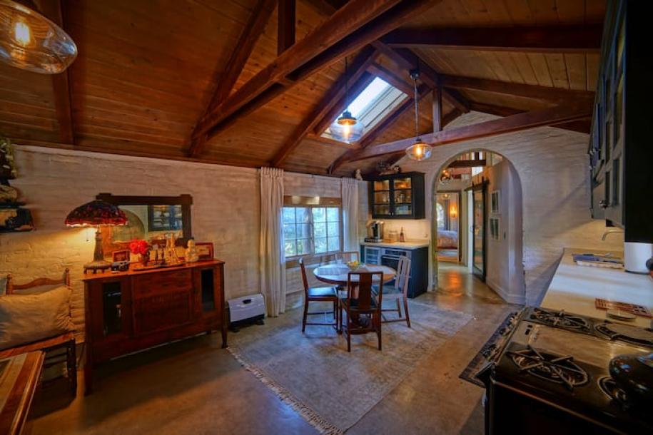 Entire guesthouse in Santa Barbara, California 3 guests1 bedroom1 bed1 bath-10