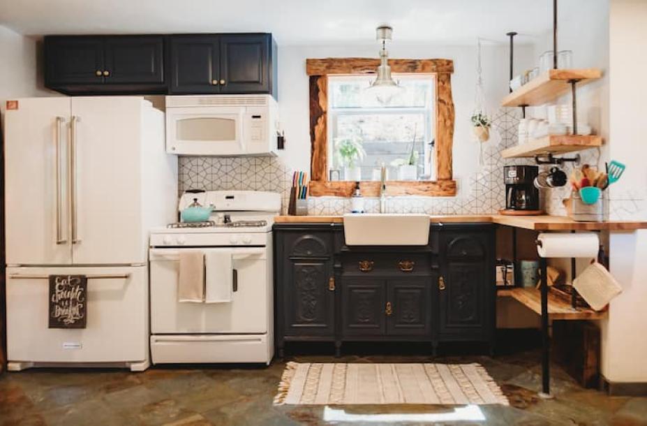 Entire guesthouse in Lake Arrowhead, California 2 guestsStudio1 bed1 bath-12