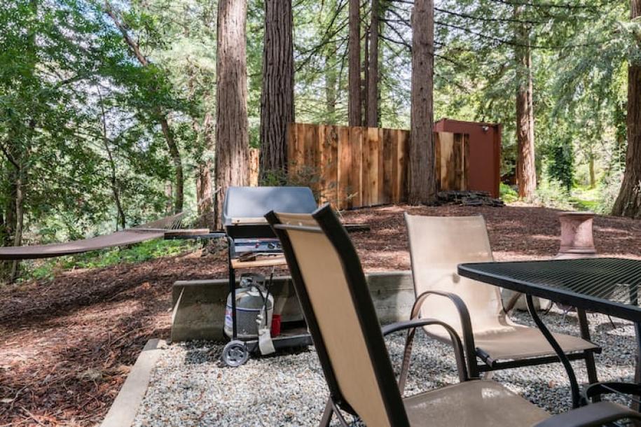 Entire cabin in Los Gatos, California 4 guests1 bedroom3 beds1 bath-2