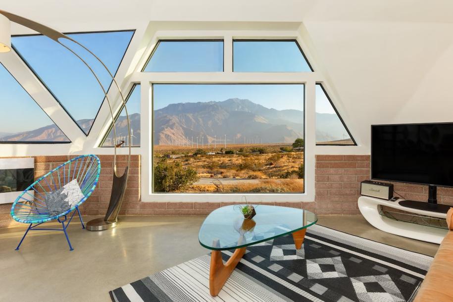 Dome in Palm Springs, California 7 guests3 bedrooms3 beds2.5 baths-16