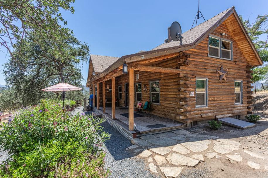Entire cabin in Squaw Valley, California 8 guests3 bedrooms4 beds2 baths-17