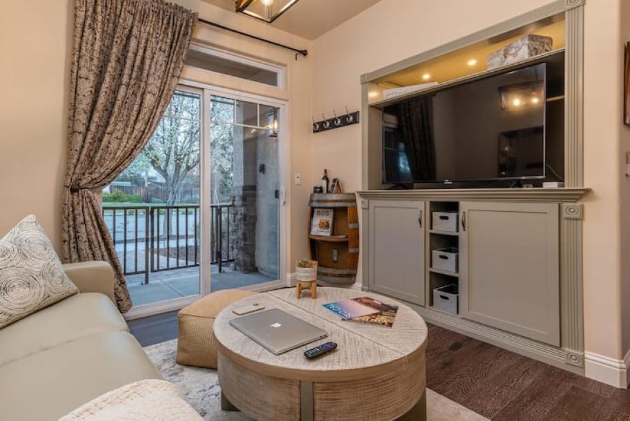 Entire guest suite in Paso Robles, California 4 guests1 bedroom2 beds1 bath-8