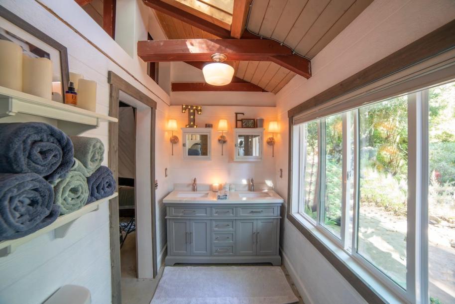 Entire guesthouse in Santa Barbara, California 3 guests1 bedroom1 bed1 bath-5