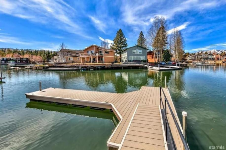 Entire home in South Lake Tahoe, California 4 guests2 bedrooms2 beds2 baths-0