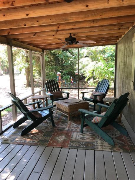 Entire cabin in Athens, Texas 2 guests1 bedroom1 bed1 bath-3