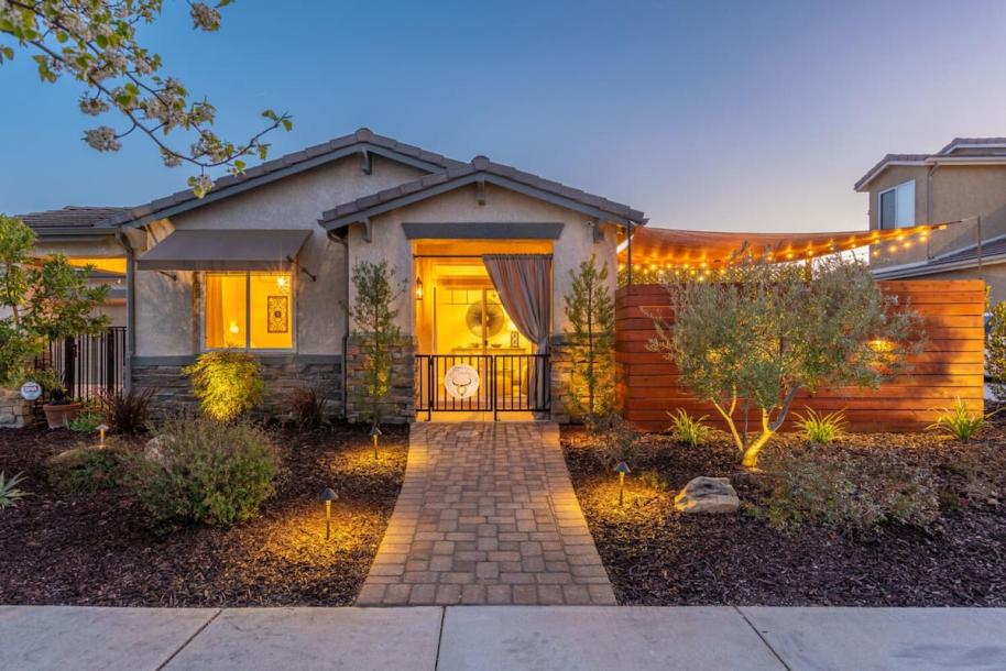 Entire guest suite in Paso Robles, California 4 guests1 bedroom2 beds1 bath-12