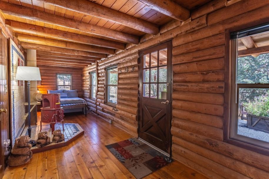 Entire cabin in Squaw Valley, California 8 guests3 bedrooms4 beds2 baths-5