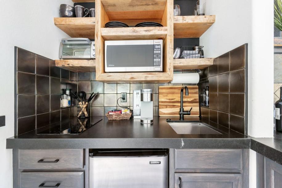 Entire guesthouse in South Lake Tahoe, California 2 guestsStudio1 bed1 bath-11
