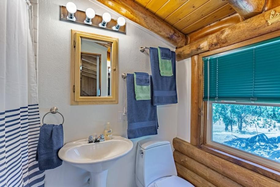 Entire cabin in Squaw Valley, California 8 guests3 bedrooms4 beds2 baths-4