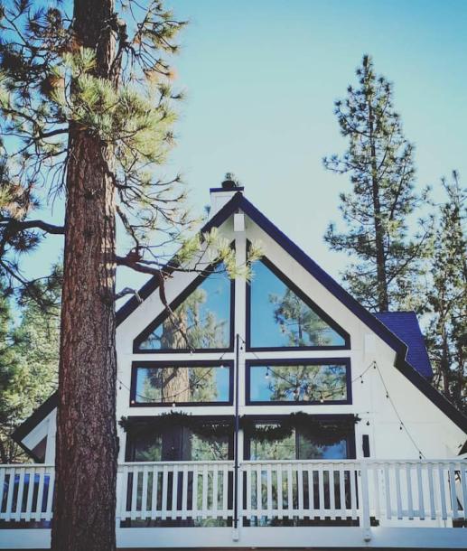 Entire cabin in Big Bear, California 4 guests1 bedroom1 bed2 baths-2