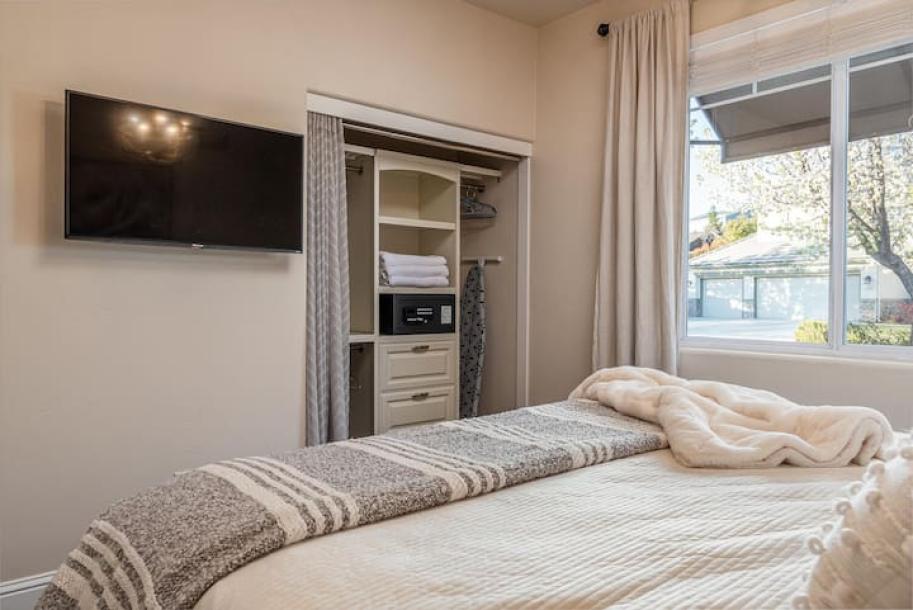 Entire guest suite in Paso Robles, California 4 guests1 bedroom2 beds1 bath-6