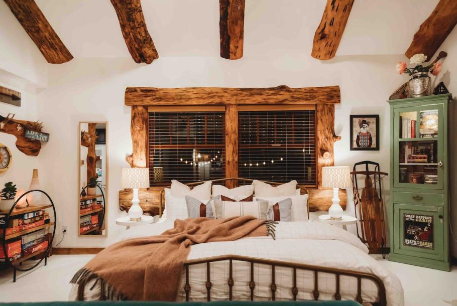 Entire guesthouse in Lake Arrowhead, California 2 guestsStudio1 bed1 bath-2