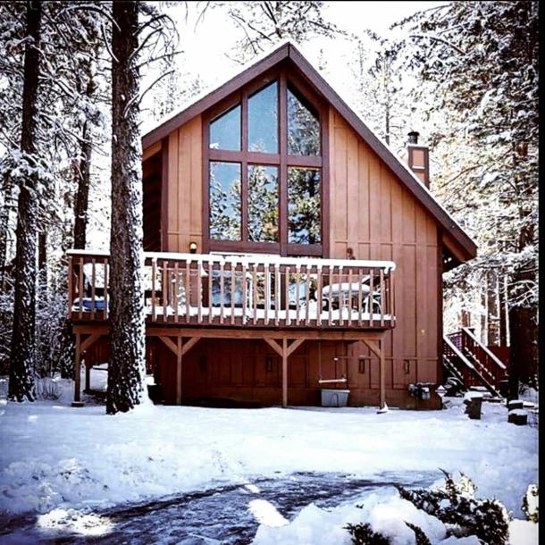 Entire cabin in Big Bear, California 4 guests1 bedroom1 bed1 bath-0