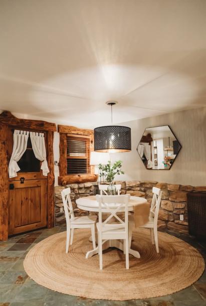 Entire guesthouse in Lake Arrowhead, California 2 guestsStudio1 bed1 bath-11
