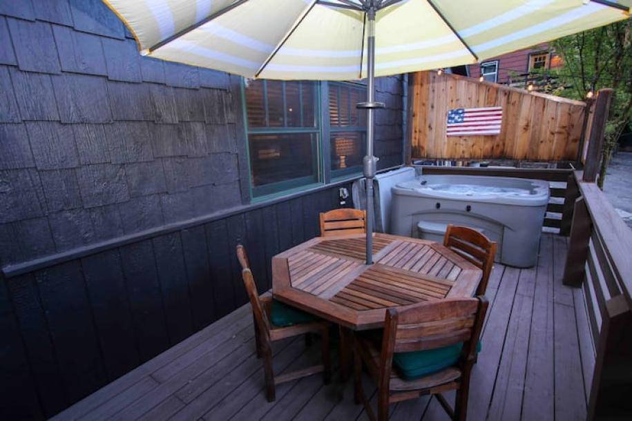 Entire guesthouse in Lake Arrowhead, California 2 guestsStudio1 bed1 bath-4