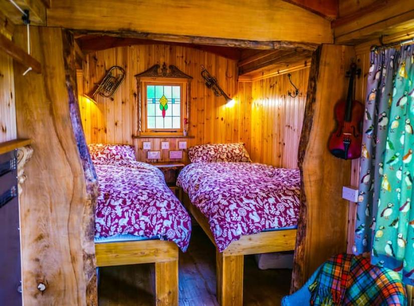 Shepherd’s hut in Roy Bridge, United Kingdom 2 guests1 bedroom2 beds1 bath-12