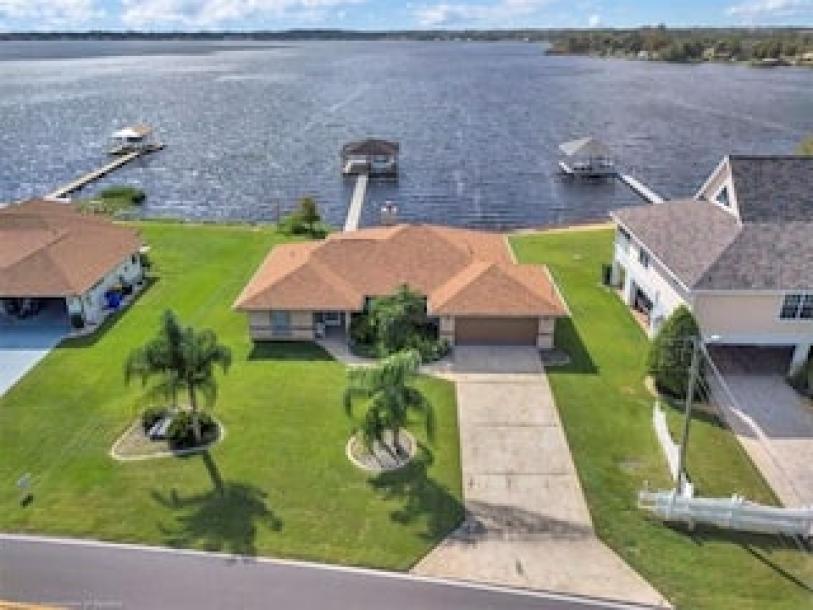 Manatee Manor 3/2 House on Lake Sebring!-15