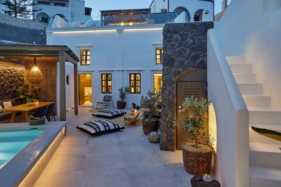 Room in boutique hotel in Thira, Greece 4 guests1 bedroom2 beds1.5 baths-17