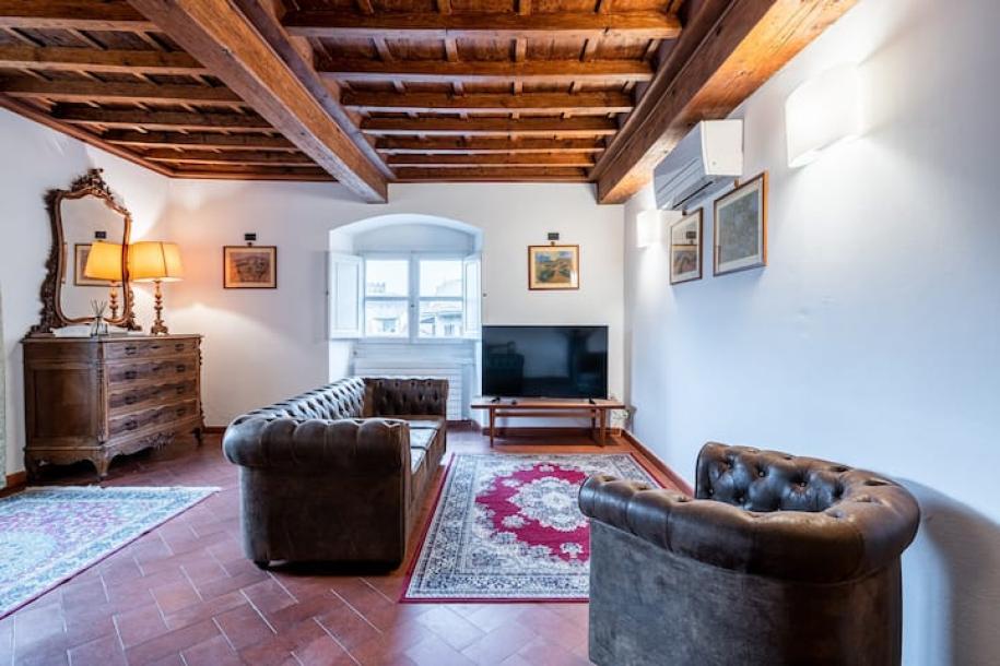 Entire condo in Florence, Italy 4 guests2 bedrooms2 beds1 bath-13