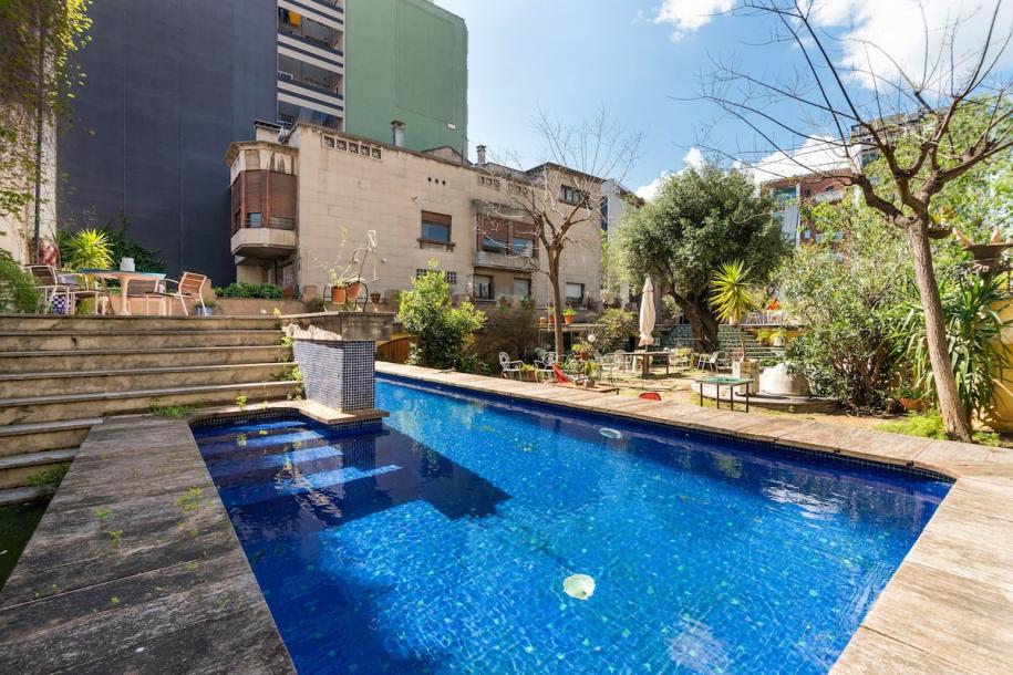 Entire rental unit in Barcelona, Spain 4 guests2 bedrooms2 beds1 bath-0