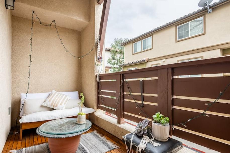 Room in San Luis Obispo, California 1 queen bedDedicated bathroom-5