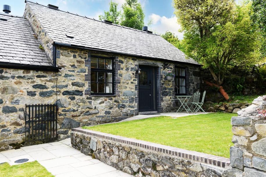 Barn in Conwy Principal Area, United Kingdom 2 guests1 bedroom1 bed1 bath-0