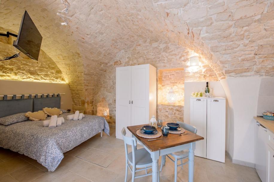 Entire home in Martina Franca, Italy 2 guests1 bedroom1 bath-6