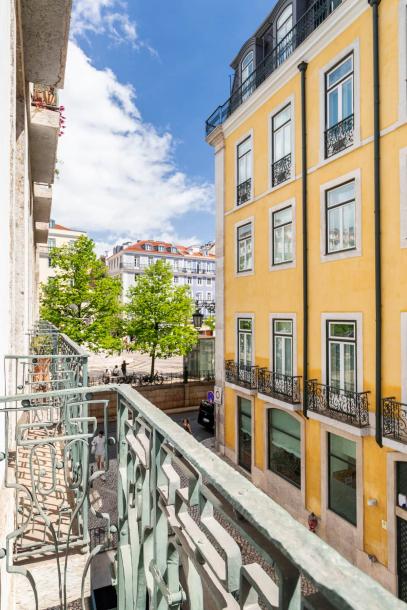 Entire rental unit in Lisbon, Portugal 2 guests1 bedroom1 bed1 bath-0