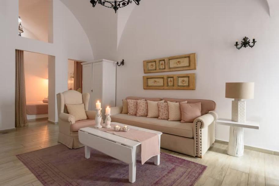 Room in boutique hotel in Imerovigli, Greece 4 guests1 bedroom3 beds1 private bath-14