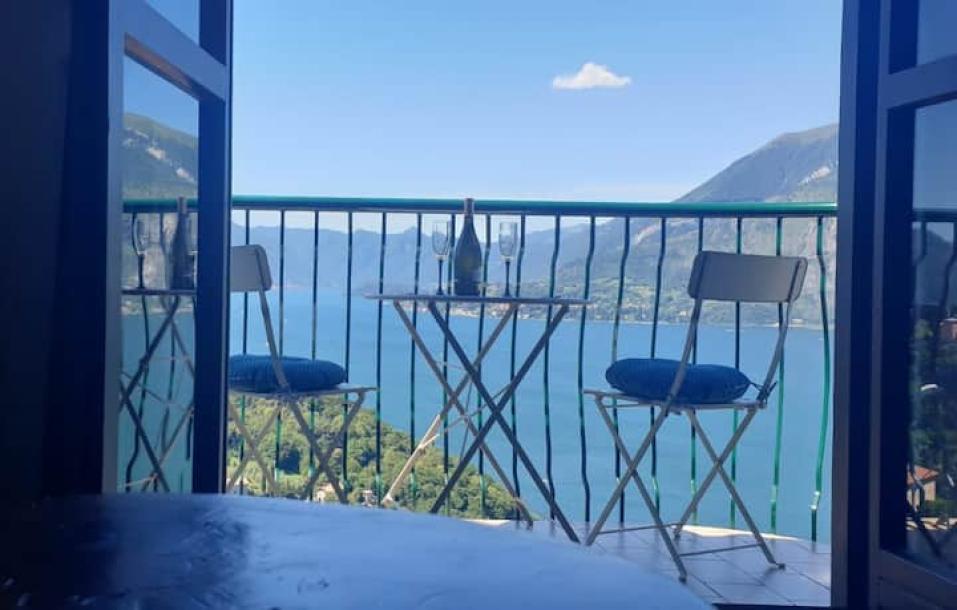 Entire condo in Perledo, Lecco, Italy 2 guests1 bedroom1 bed1 bath-7