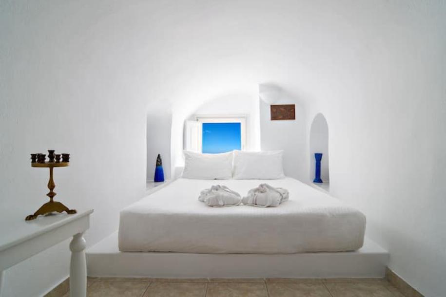 Cycladic home in Fira, Greece 6 guests3 bedrooms3 beds3 baths-14