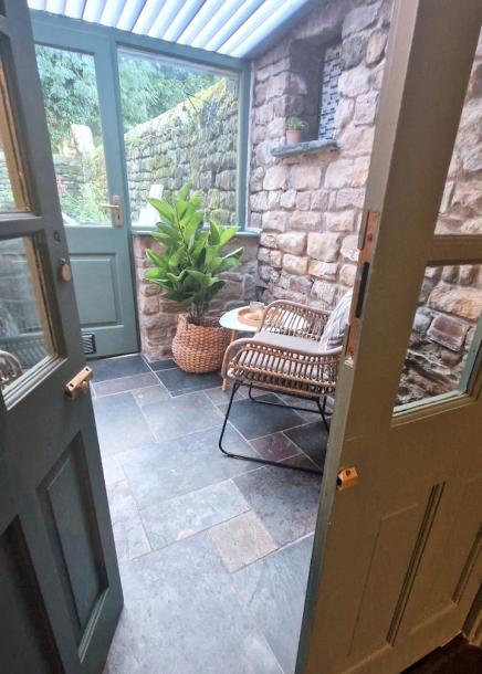 Entire cottage in Heysham, United Kingdom 4 guests1 bedroom2 beds2 baths-5