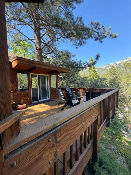 Entire cabin in Idyllwild-Pine Cove, California 6 guests3 bedrooms3 beds3 baths-19