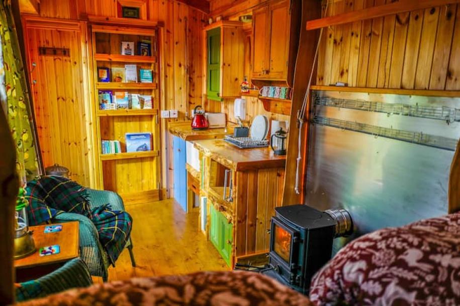 Shepherd’s hut in Roy Bridge, United Kingdom 2 guests1 bedroom2 beds1 bath-13