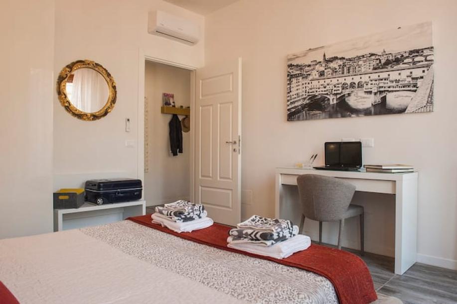 Entire rental unit in Florence, Italy 4 guests1 bedroom2 beds1 bath-11