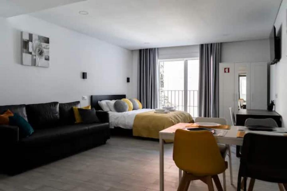 Entire rental unit in Porto, Portugal 2 guestsStudio1 bed1 bath-10