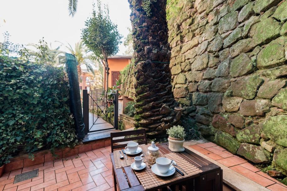 Entire cottage in Rome, Italy 2 guests1 bedroom2 beds1 bath-4