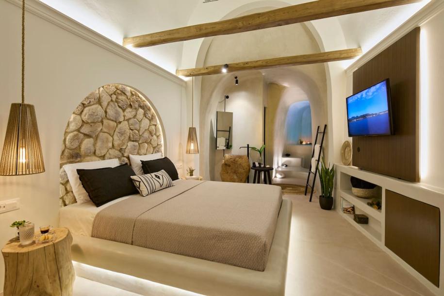 Room in boutique hotel in Thira, Greece 4 guests1 bedroom2 beds1.5 baths-12