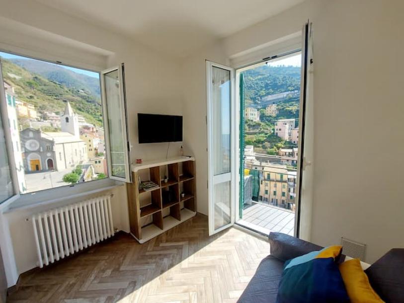 Entire rental unit in Riomaggiore, Italy 4 guests1 bedroom2 beds1 bath-12